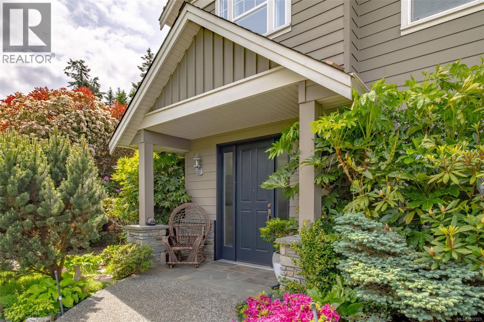 7739 Clark Dr, Lantzville, British Columbia  V0N 2H0 - Photo 3 - 1037221