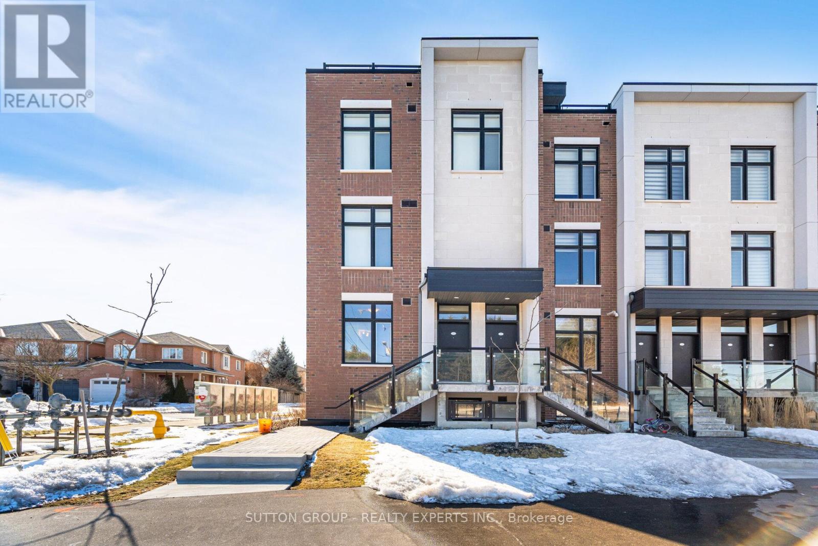 L109 - 9560 Islington Avenue, Vaughan, Ontario  L4H 4Z5 - Photo 1 - N13148682