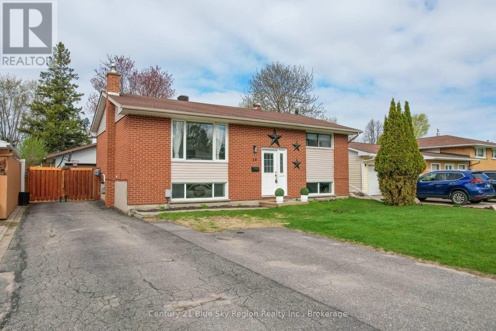19 Marshall Park Drive, North Bay, Ontario  P1A 2N8 - Photo 1 - X13148850