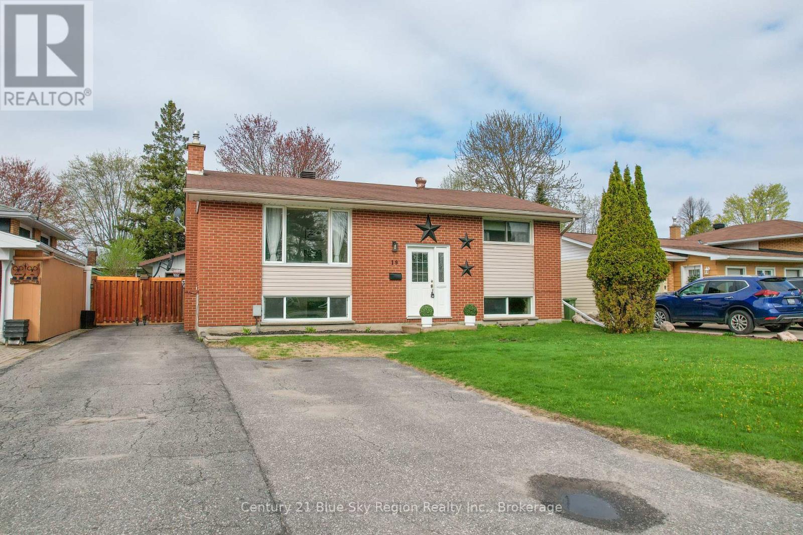 19 Marshall Park Drive, North Bay, Ontario  P1A 2N8 - Photo 2 - X13148850