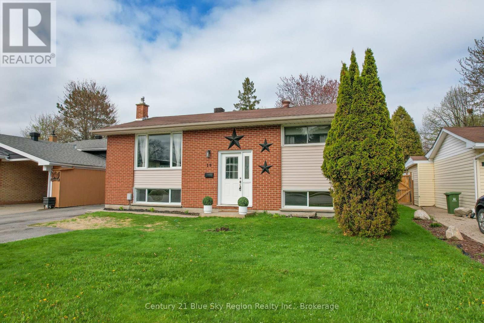 19 Marshall Park Drive, North Bay, Ontario  P1A 2N8 - Photo 3 - X13148850