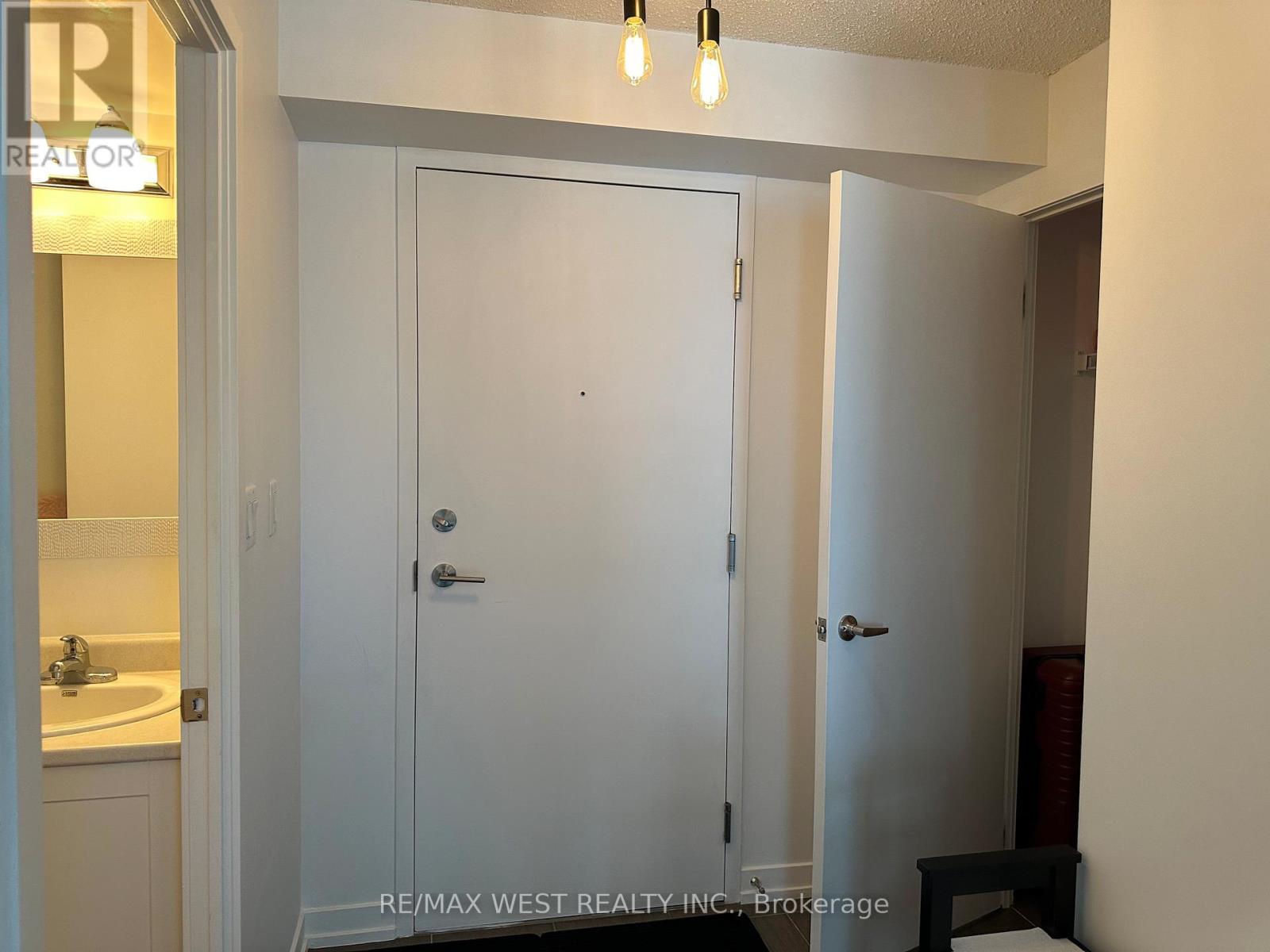 614 - 816 Lansdowne Avenue, Toronto, Ontario  M6H 4K6 - Photo 2 - W13148566
