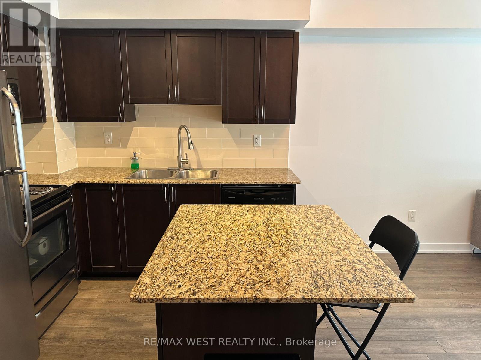 614 - 816 Lansdowne Avenue, Toronto, Ontario  M6H 4K6 - Photo 4 - W13148566