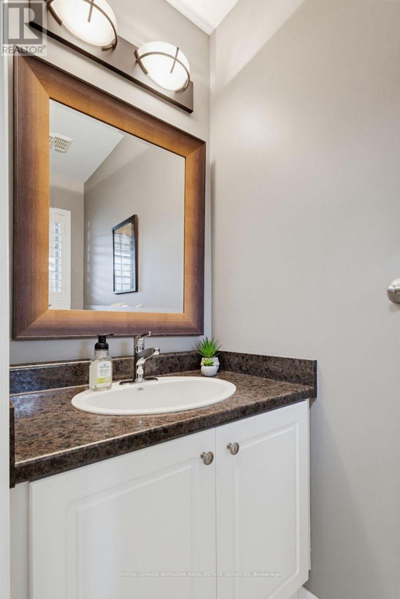 4119 Foxwood Drive, Burlington, Ontario  L7M 4L3 - Photo 18 - W13148598
