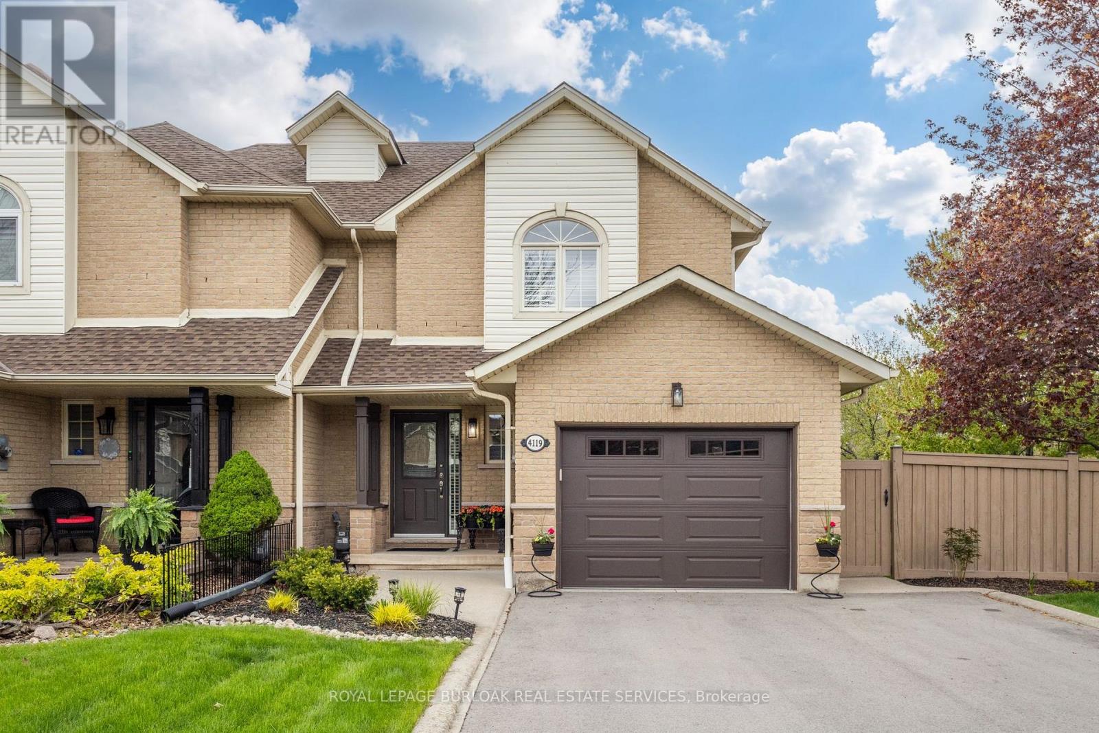 4119 Foxwood Drive, Burlington, Ontario  L7M 4L3 - Photo 2 - W13148598