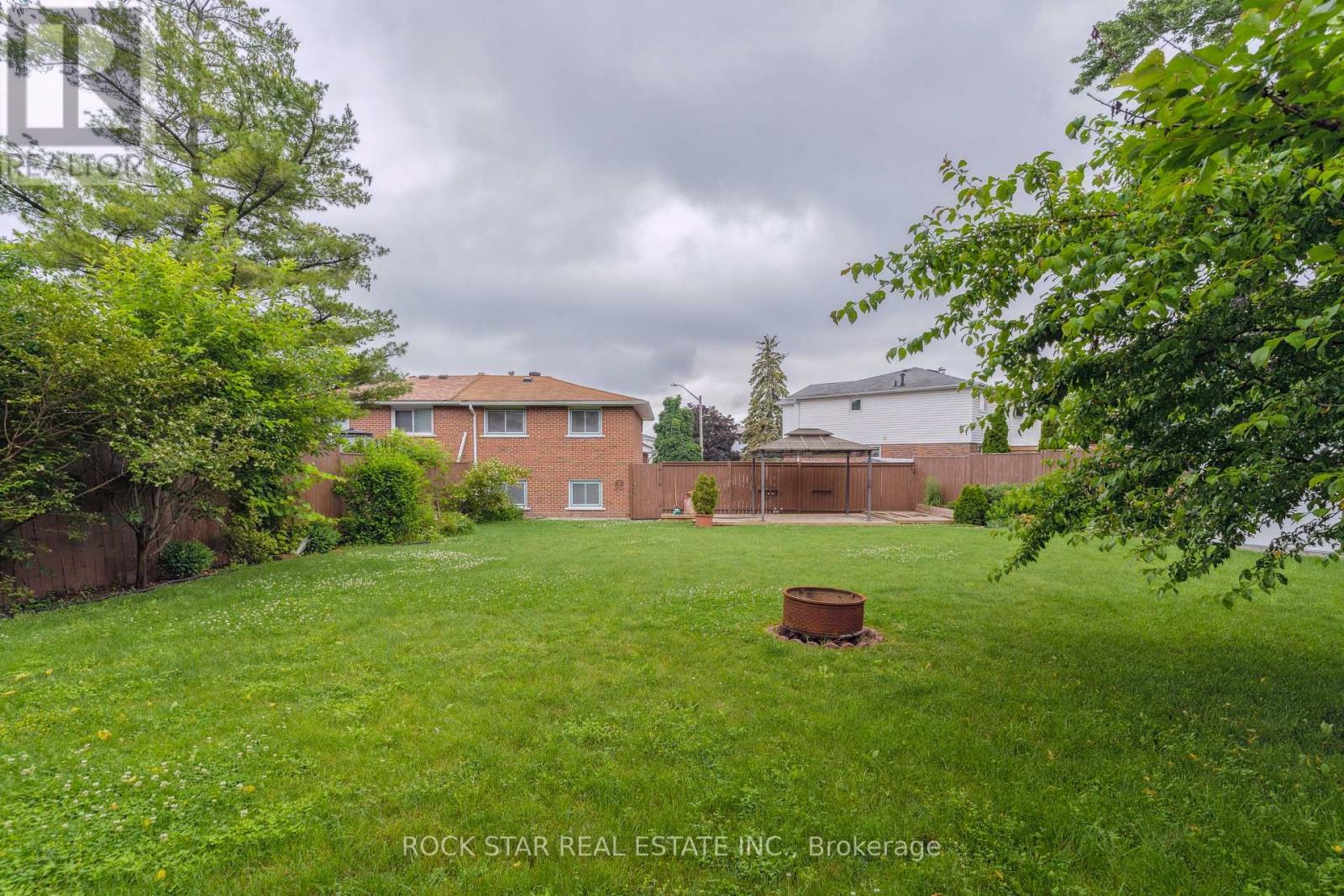 Upper - 3675 Glencolin Court, Mississauga, Ontario  L5C 2G3 - Photo 2 - W13148622
