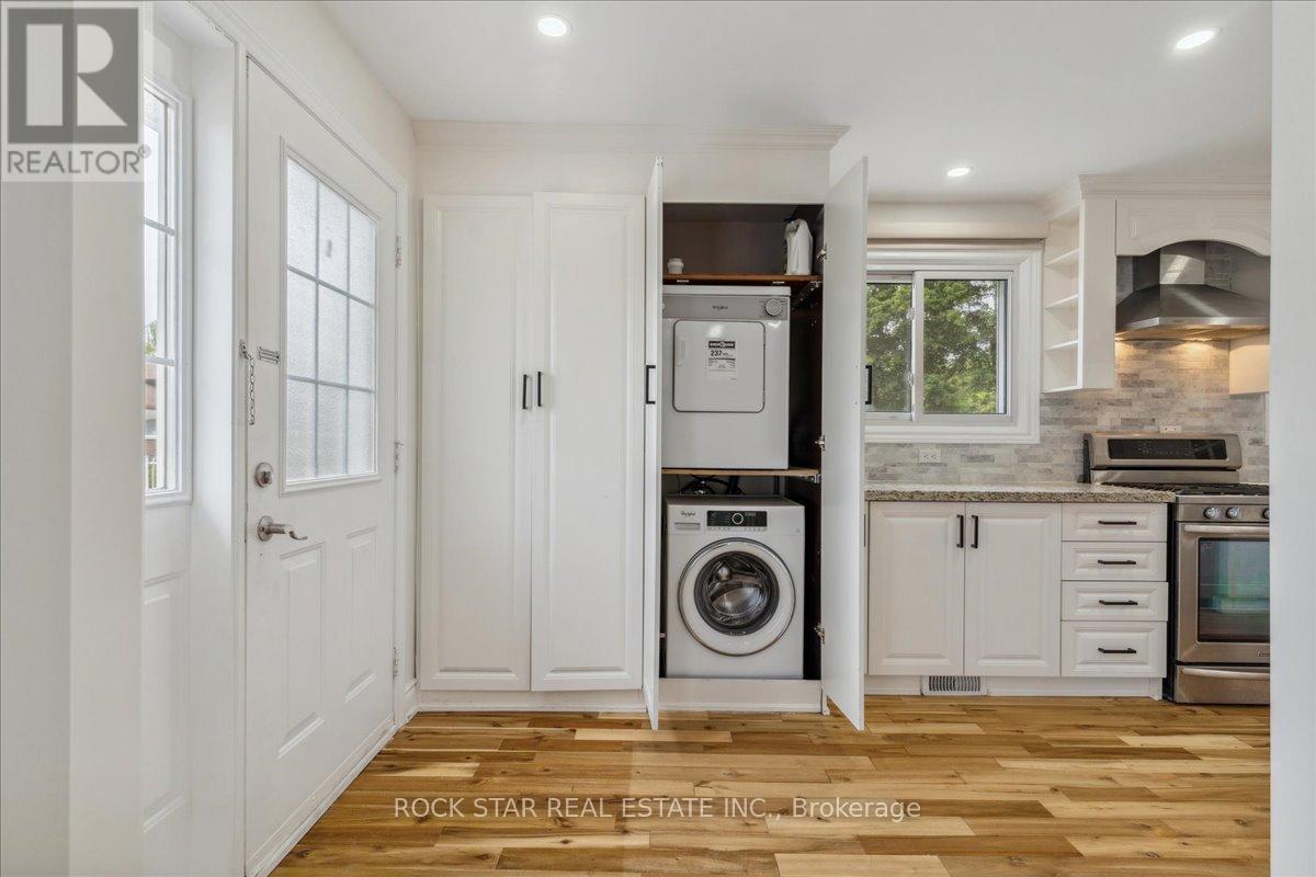Upper - 3675 Glencolin Court, Mississauga, Ontario  L5C 2G3 - Photo 6 - W13148622