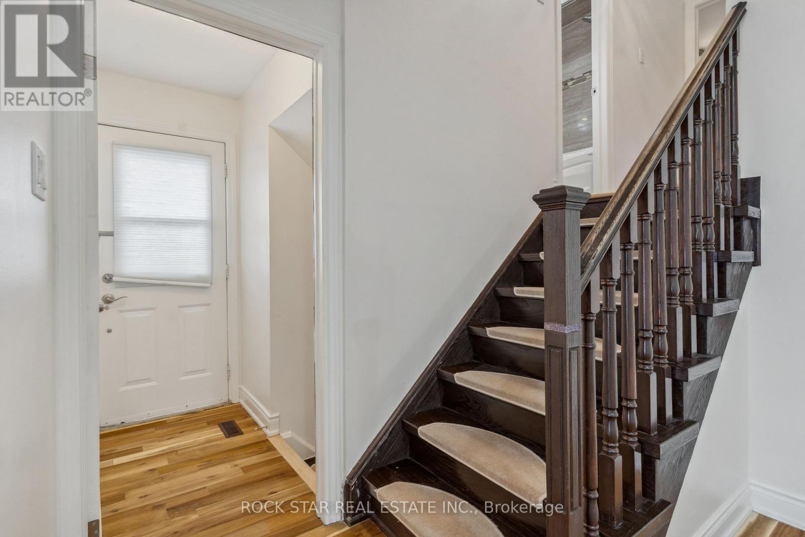 Upper - 3675 Glencolin Court, Mississauga, Ontario  L5C 2G3 - Photo 8 - W13148622