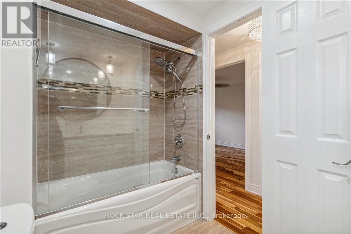 Upper - 3675 Glencolin Court, Mississauga, Ontario  L5C 2G3 - Photo 9 - W13148622