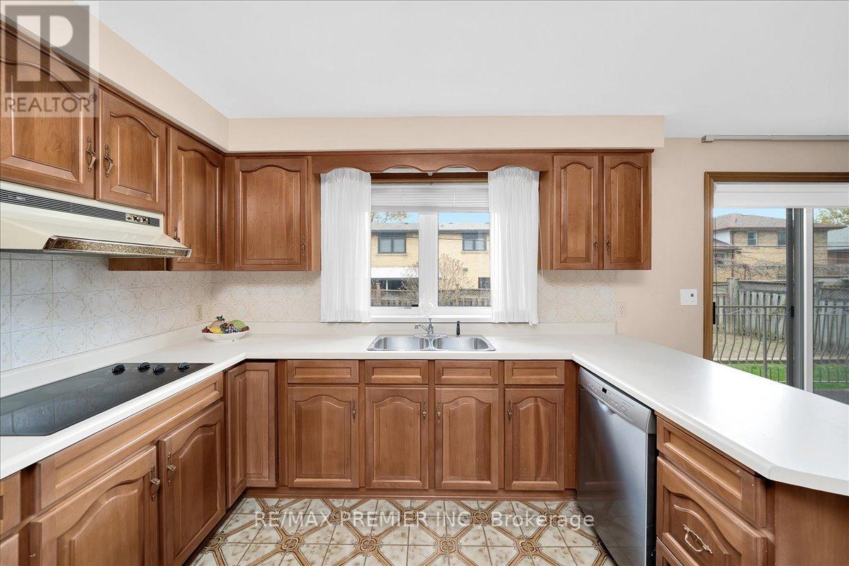 100 Hallsport Crescent, Toronto, Ontario  M3M 2K6 - Photo 15 - W13148630
