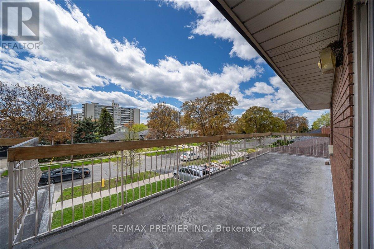 100 Hallsport Crescent, Toronto, Ontario  M3M 2K6 - Photo 33 - W13148630