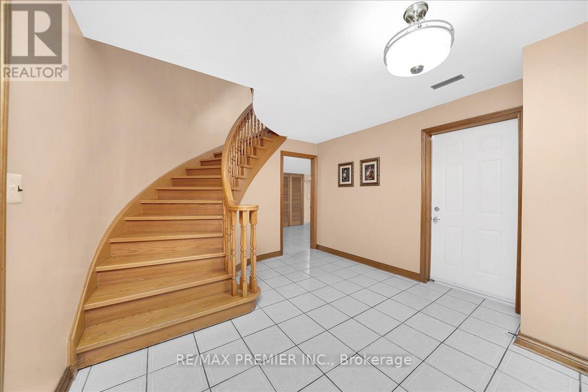 100 Hallsport Crescent, Toronto, Ontario  M3M 2K6 - Photo 34 - W13148630