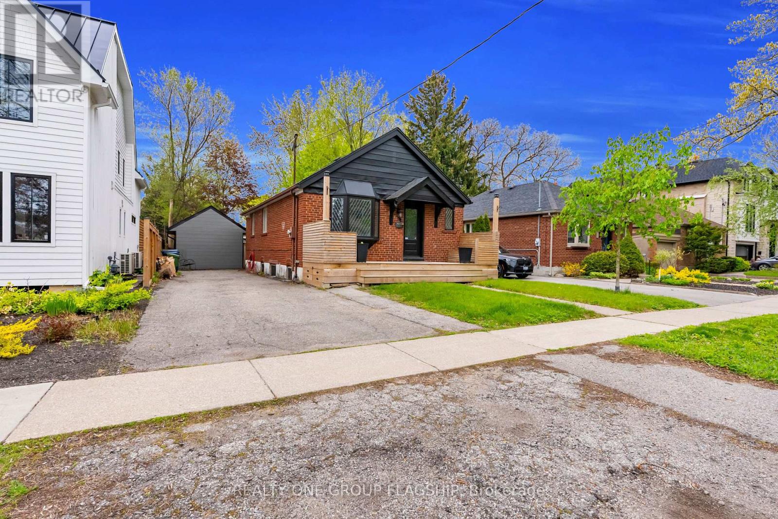 19 YORKVIEW DRIVE, Toronto, Ontario