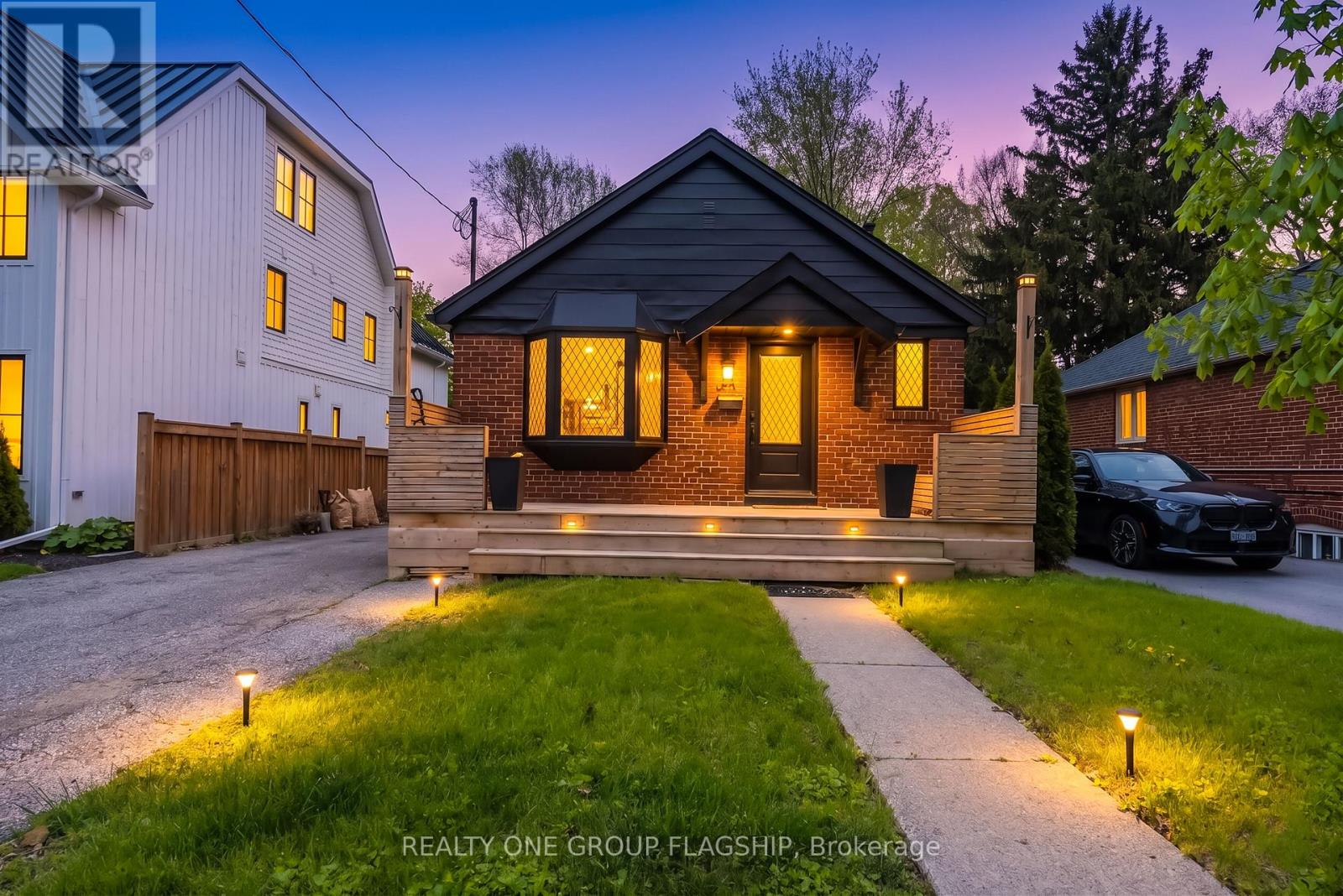 19 Yorkview Drive, Toronto, Ontario M8Z 2G1 - Photo 2 - W13148812