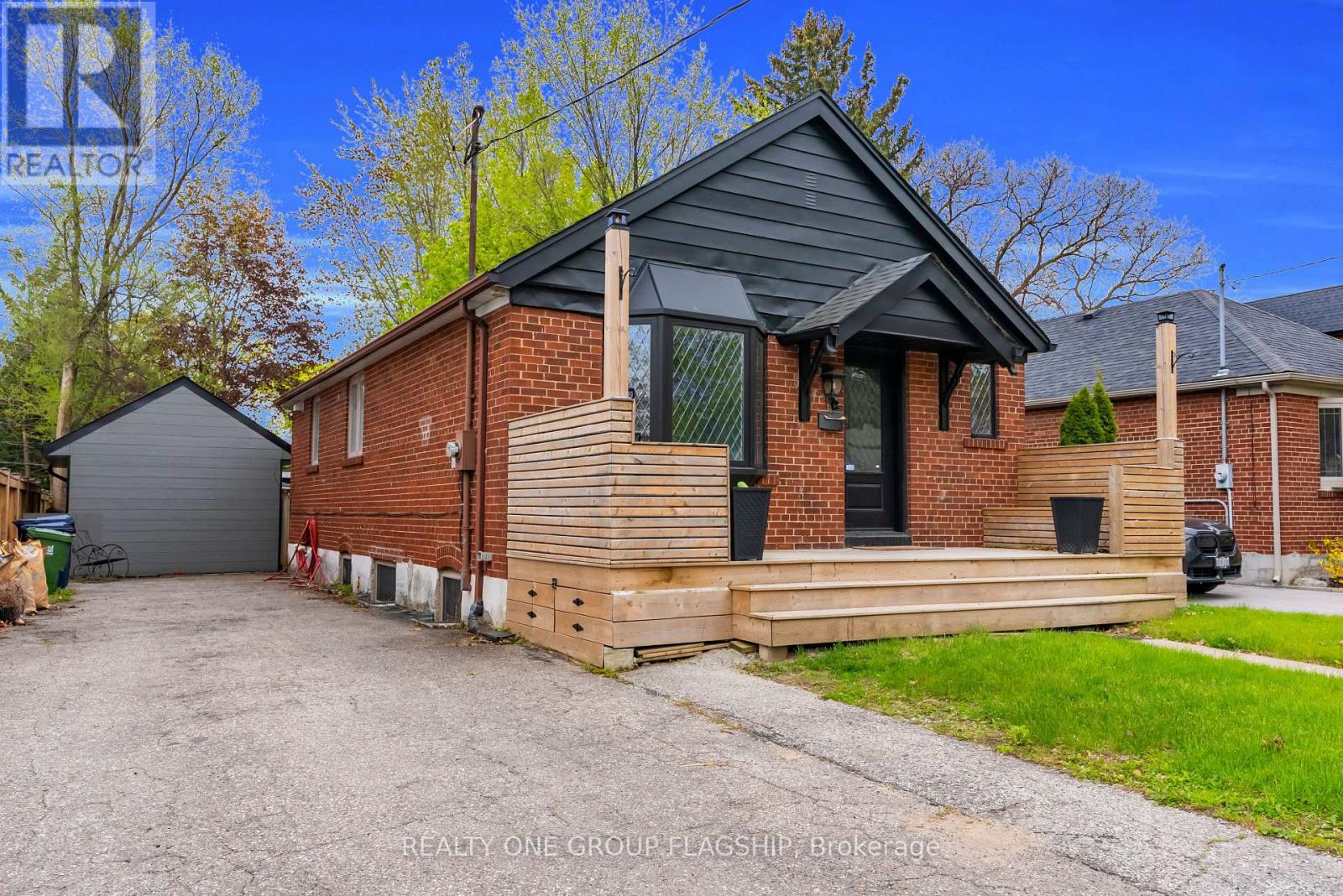 19 Yorkview Drive, Toronto, Ontario M8Z 2G1 - Photo 4 - W13148812
