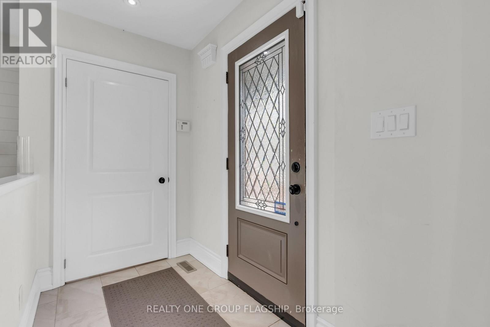19 Yorkview Drive, Toronto, Ontario M8Z 2G1 - Photo 5 - W13148812