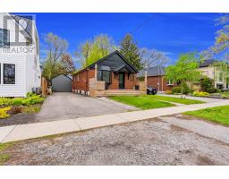 19 YORKVIEW DRIVE, Toronto, Ontario