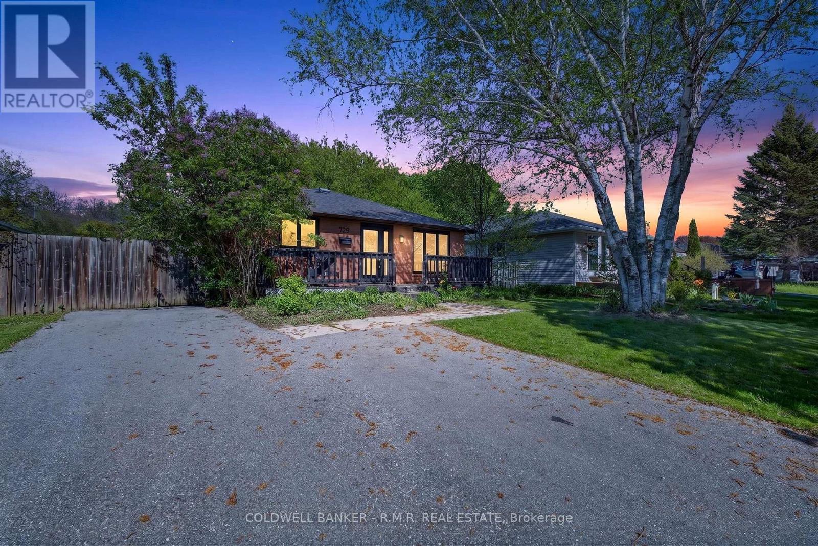 729 DOWNVIEW CRESCENT, Oshawa, Ontario