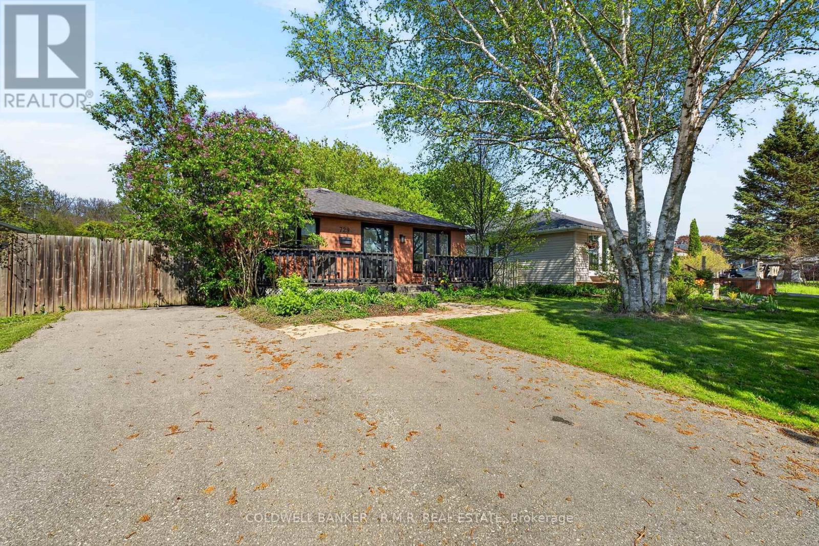 729 Downview Crescent, Oshawa, Ontario  L1H 7W4 - Photo 2 - E13148860