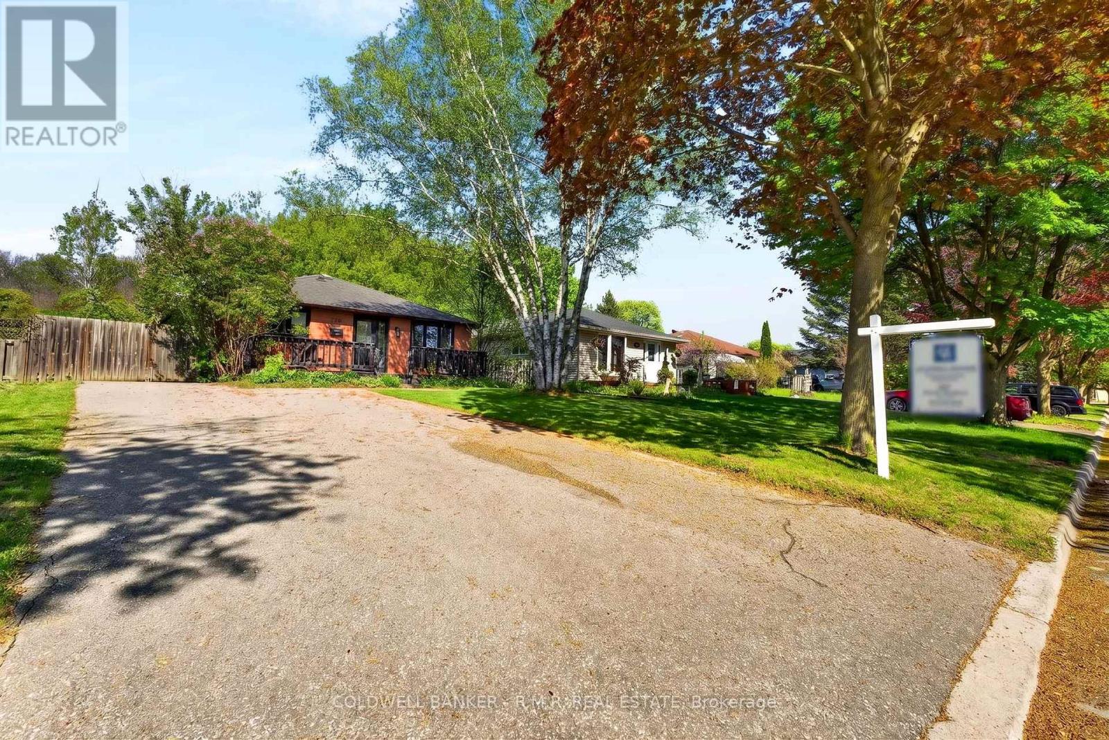 729 Downview Crescent, Oshawa, Ontario  L1H 7W4 - Photo 3 - E13148860