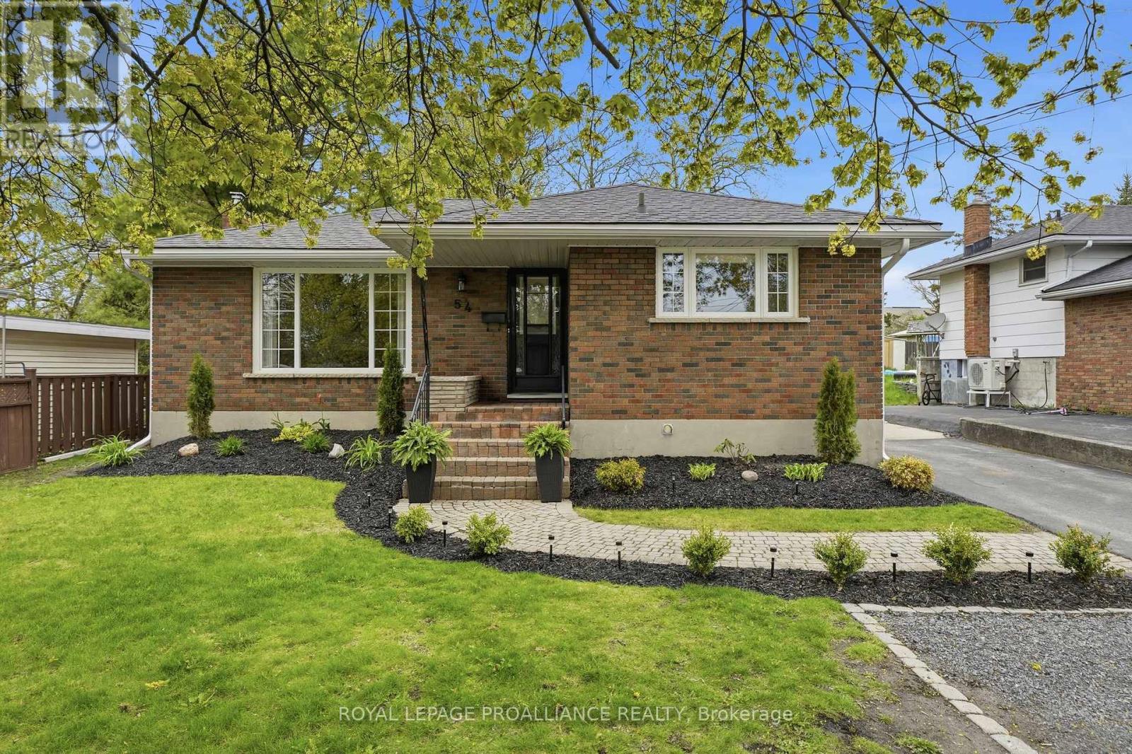 54 Craig Street, Belleville, Ontario  K8P 2K1 - Photo 1 - X13149202