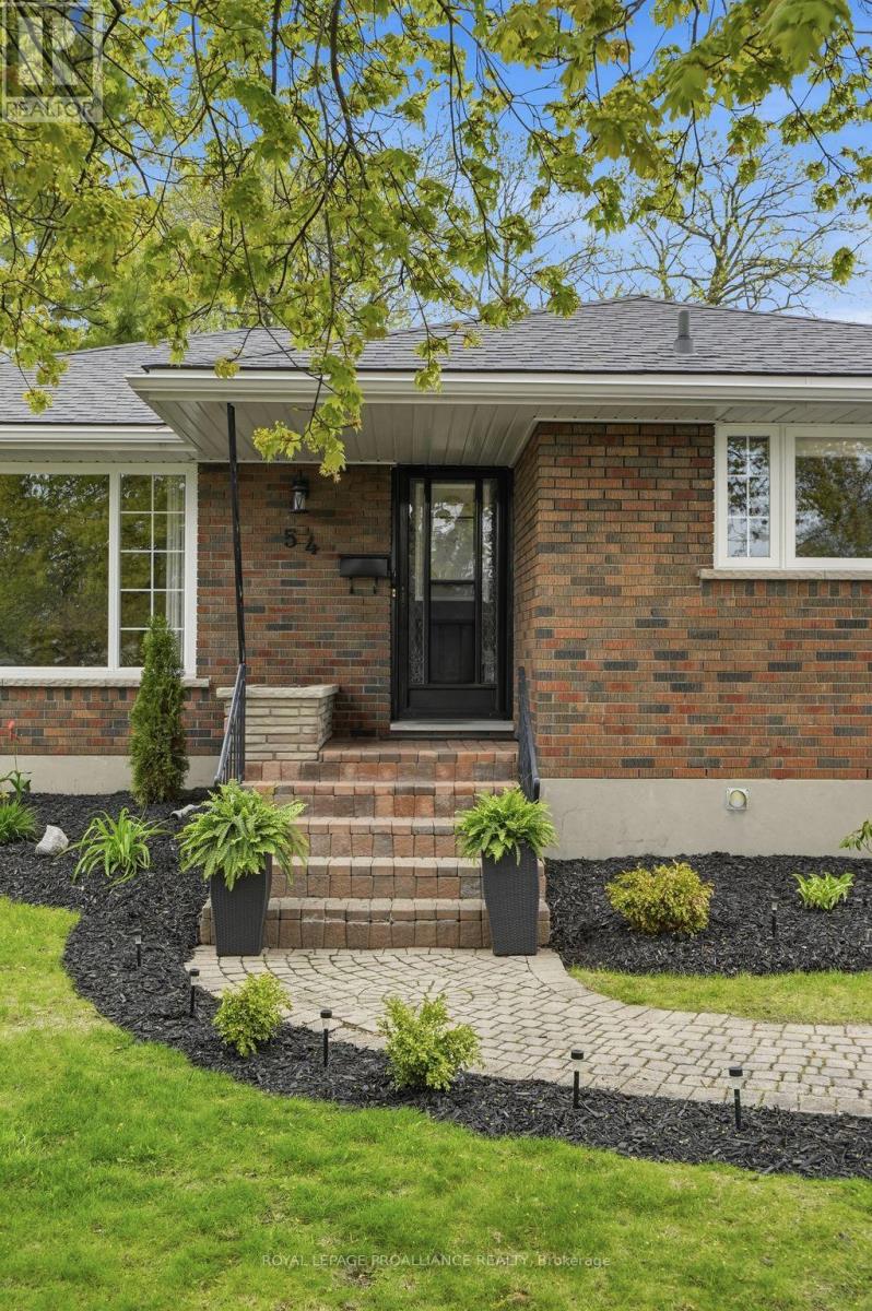 54 Craig Street, Belleville, Ontario  K8P 2K1 - Photo 3 - X13149202