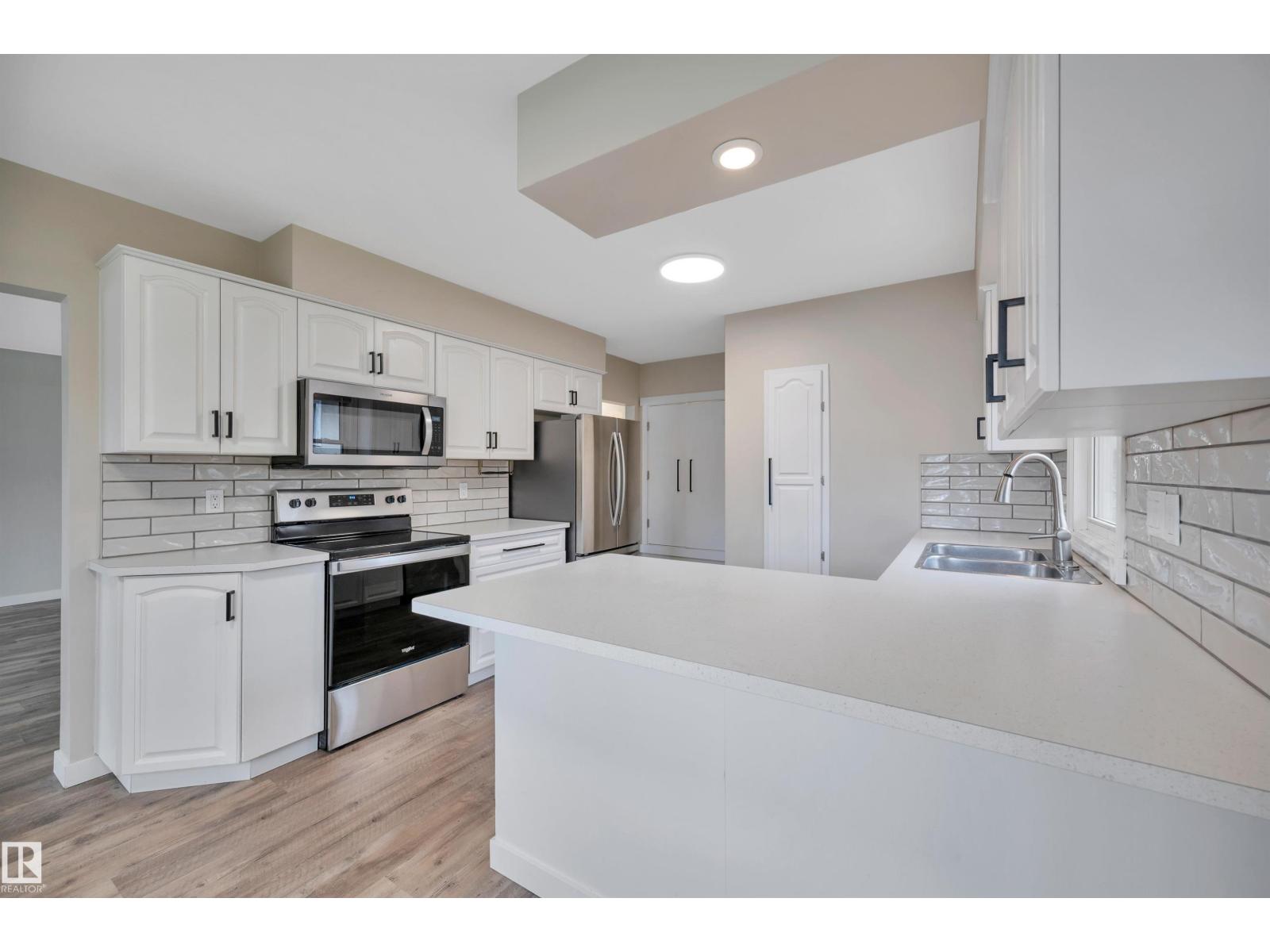 6515 104 A St Nw Nw, Edmonton, Alberta  T6Y 2M2 - Photo 2 - E4488733