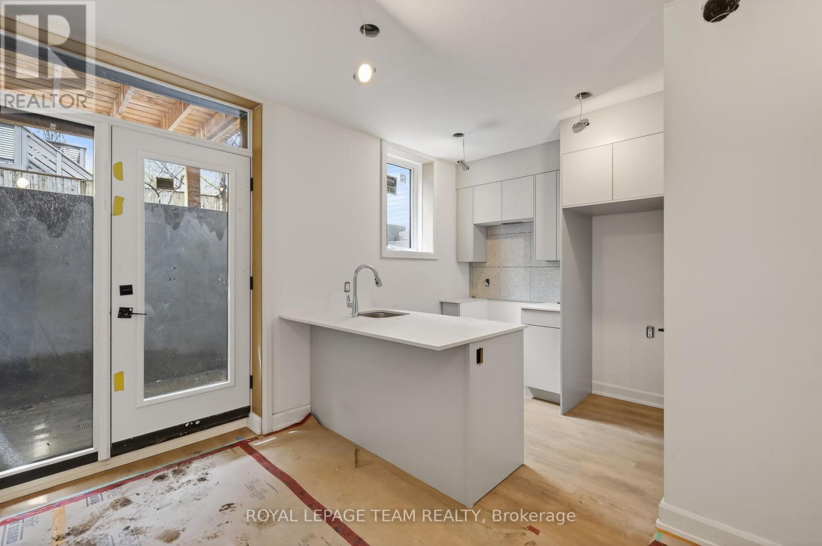B - 608 Tweedsmuir Avenue, Ottawa, Ontario  K1Z 5P3 - Photo 3 - X13148962