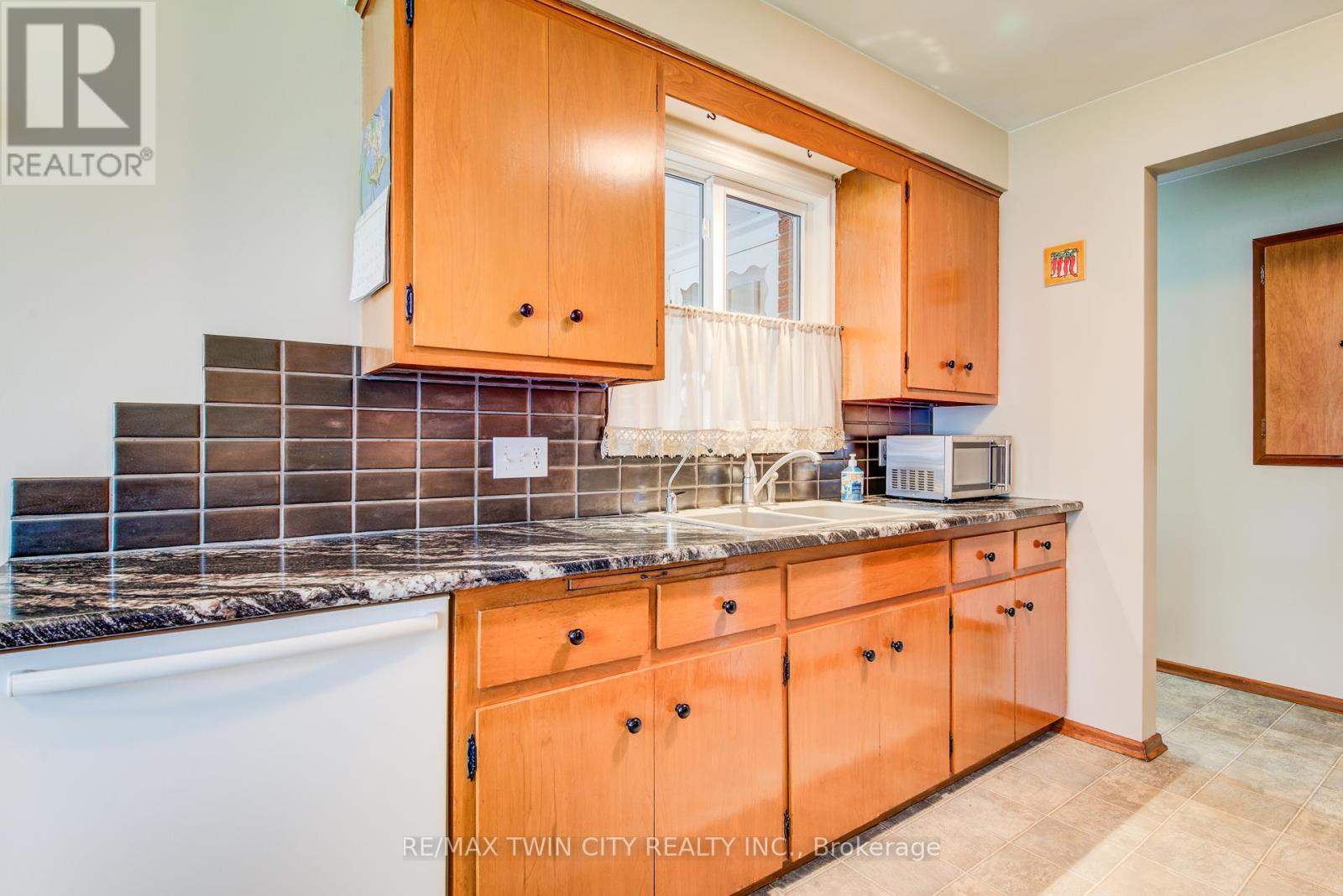 18 Queenston Crescent, Kitchener, Ontario  N2B 2V5 - Photo 13 - X13148654