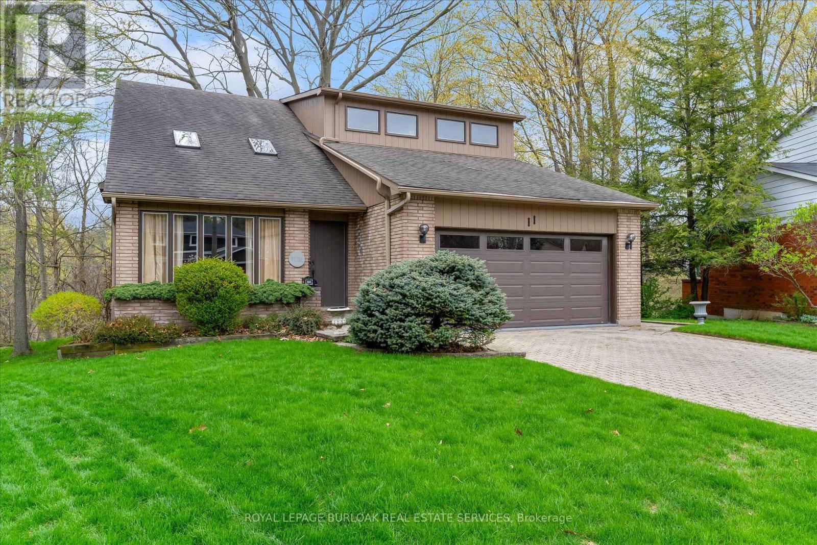 11 Crawford Court, Hamilton, Ontario  L9H 6G2 - Photo 1 - X13148742