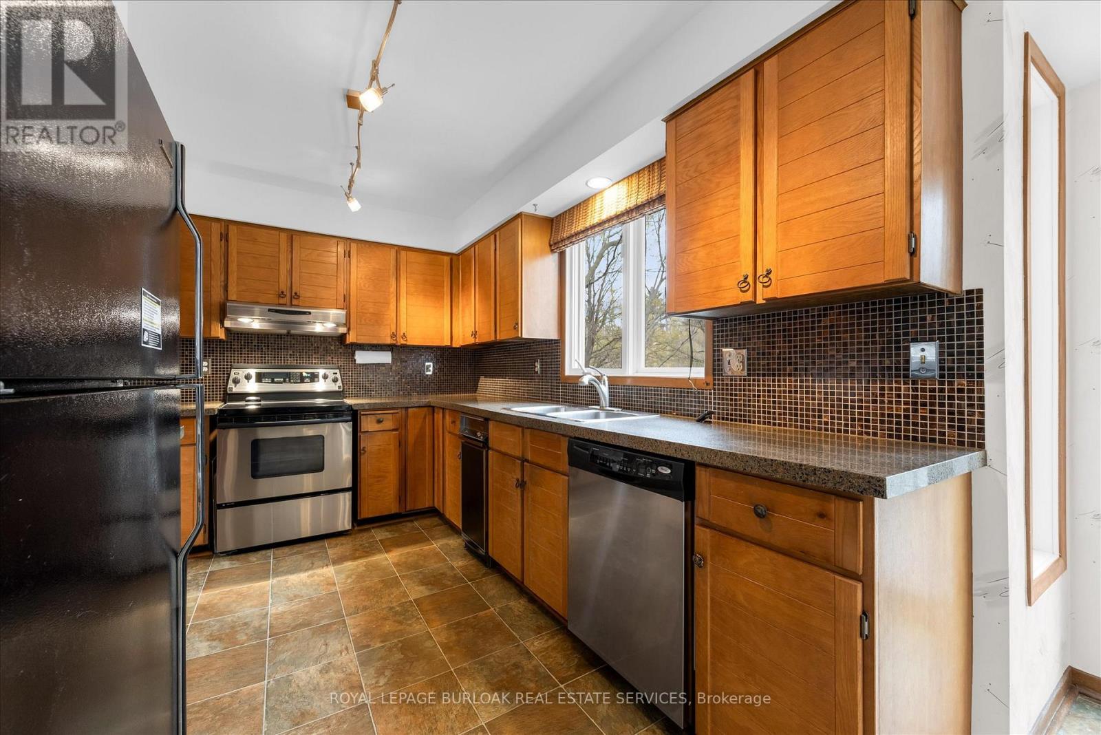 11 Crawford Court, Hamilton, Ontario  L9H 6G2 - Photo 13 - X13148742