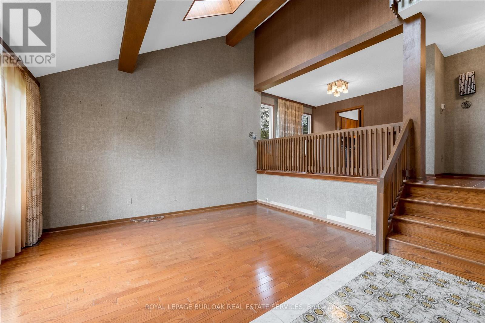 11 Crawford Court, Hamilton, Ontario  L9H 6G2 - Photo 5 - X13148742