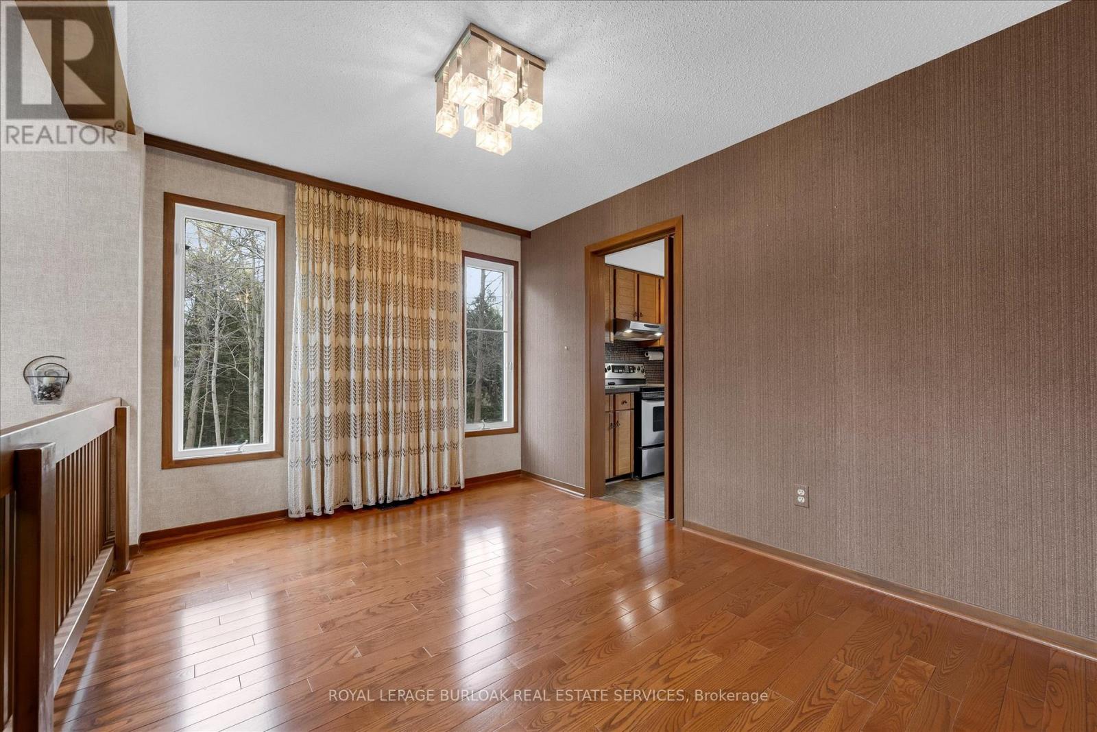 11 Crawford Court, Hamilton, Ontario  L9H 6G2 - Photo 7 - X13148742