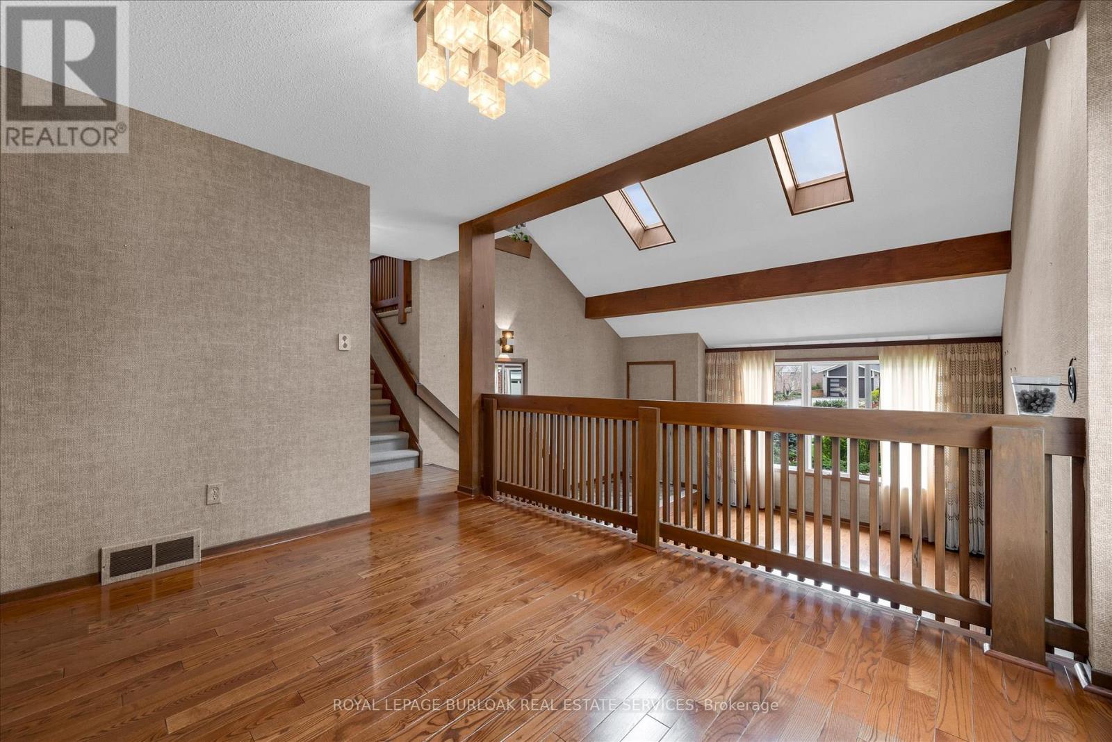 11 Crawford Court, Hamilton, Ontario  L9H 6G2 - Photo 8 - X13148742