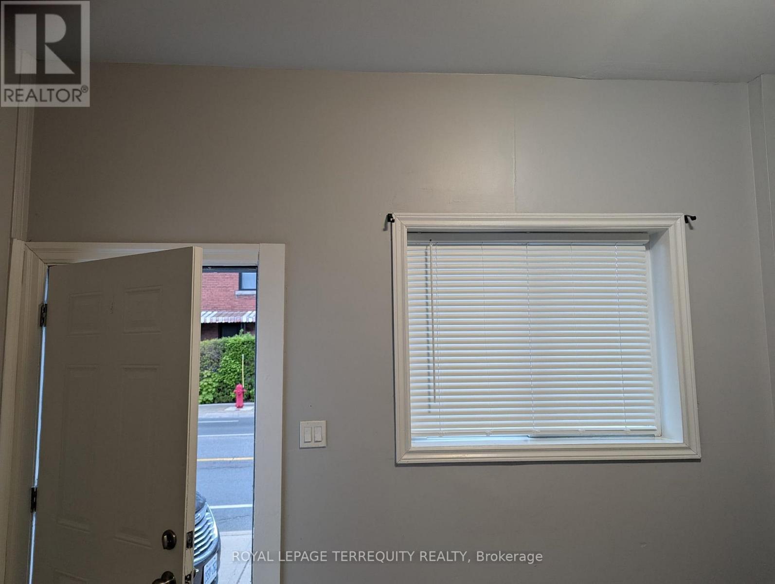 1184 Cannon Street E, Hamilton, Ontario  L8L 2K3 - Photo 3 - X13148778