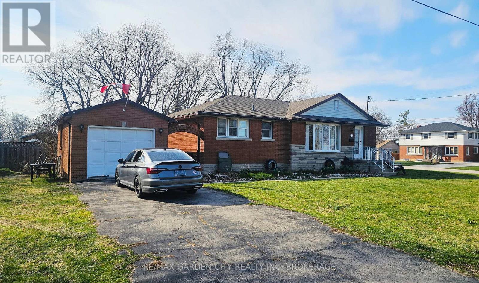 49 Whittaker Avenue, Grimsby, Ontario  L3M 3J3 - Photo 1 - X13148846