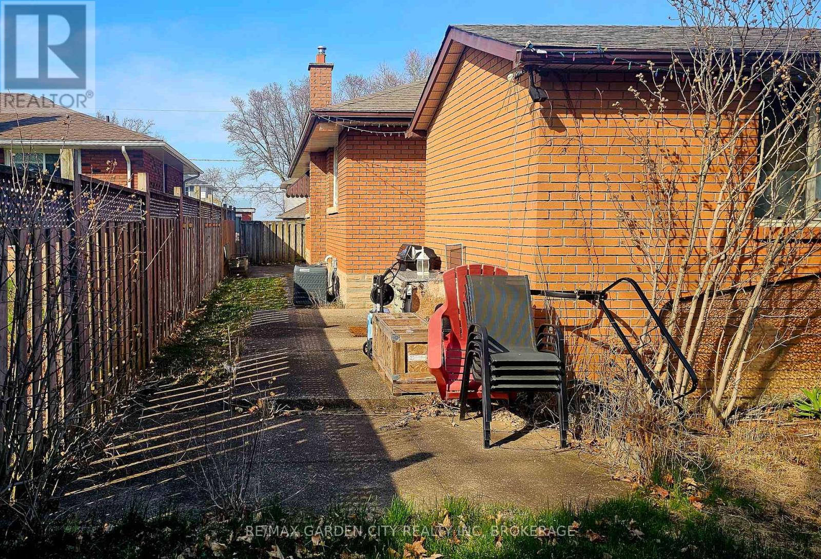 49 Whittaker Avenue, Grimsby, Ontario  L3M 3J3 - Photo 3 - X13148846