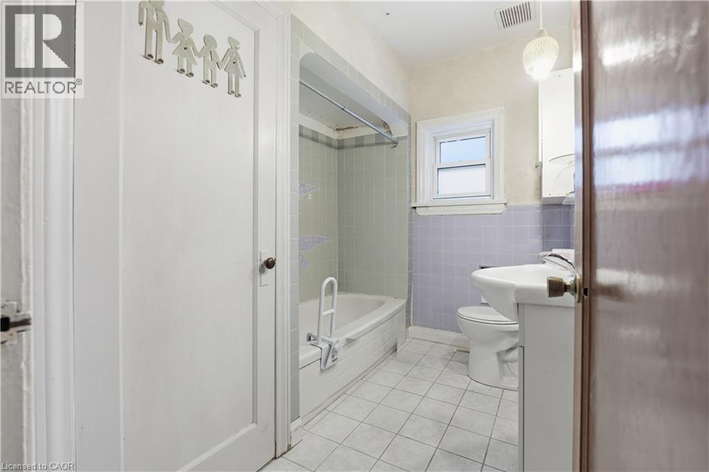 609 Guelph Street, Kitchener, Ontario  N2H 5Y5 - Photo 12 - 40828313