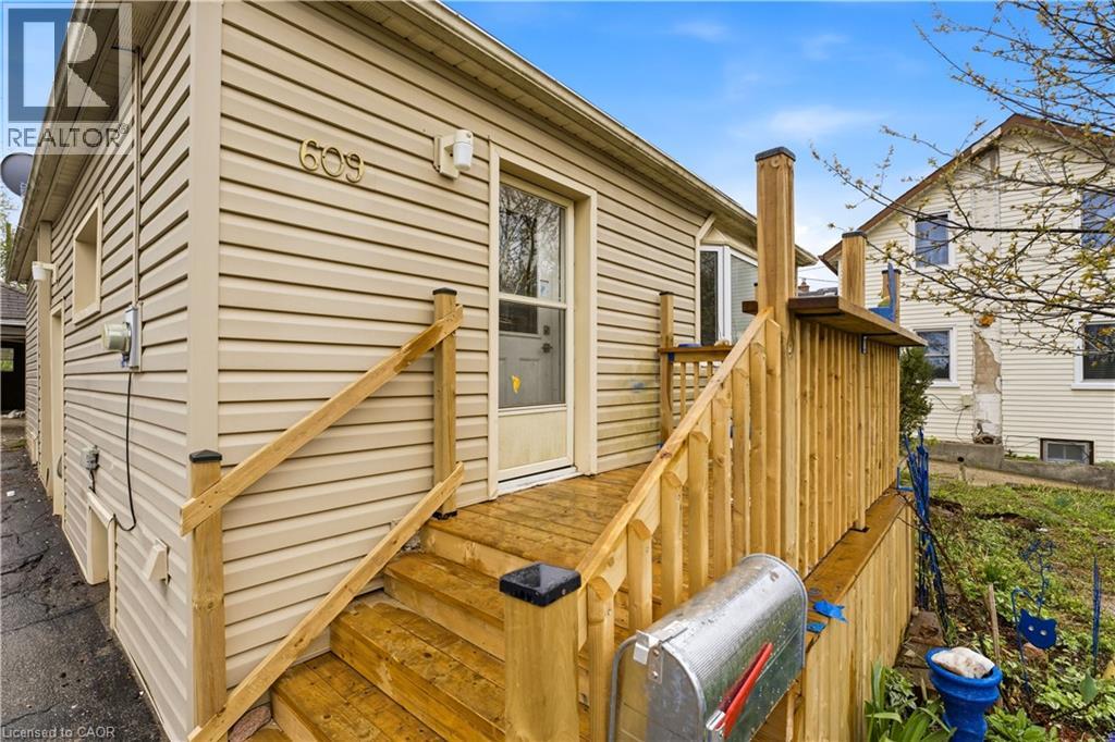 609 Guelph Street, Kitchener, Ontario  N2H 5Y5 - Photo 2 - 40828313