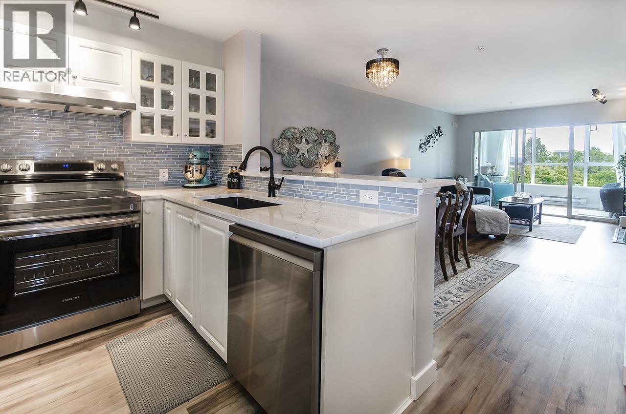 305 155 E 3rd Street, North Vancouver, British Columbia  V7L 1E5 - Photo 2 - R3125513