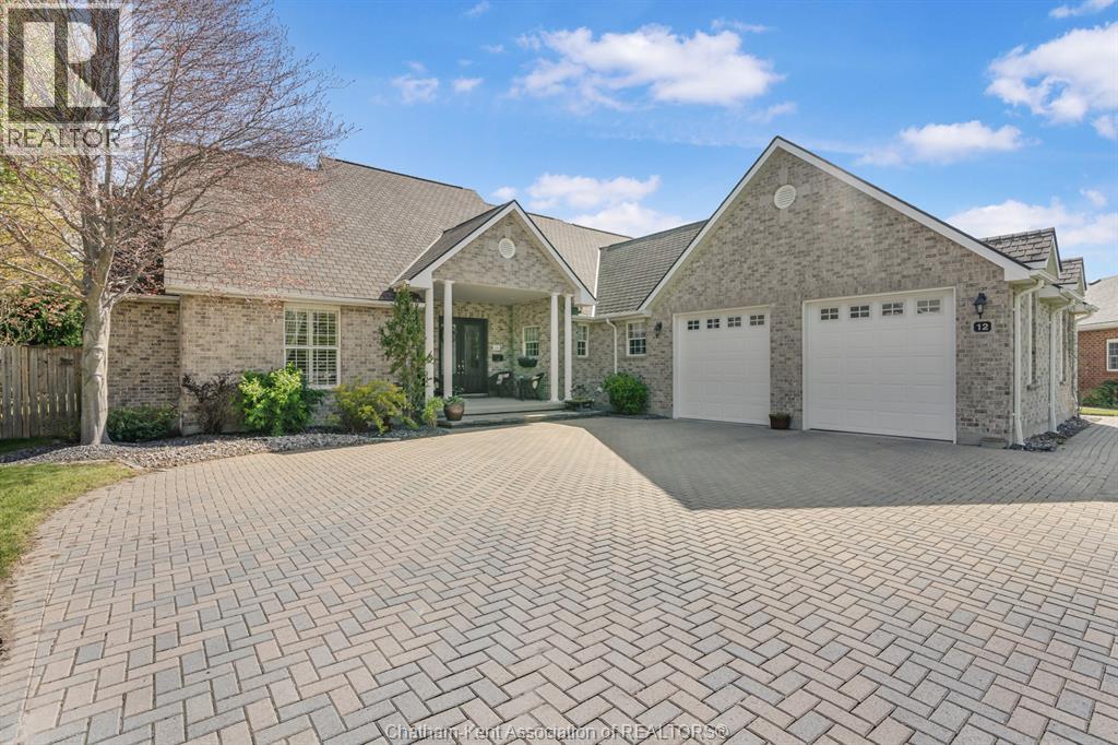 MLS# 26011365: 12 Aspen CLOSE, Chatham, Canada