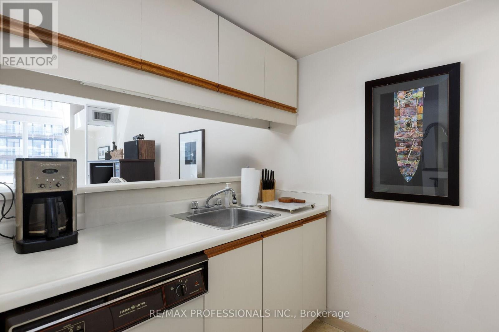 1506 - 25 Maitland Street, Toronto, Ontario  M4Y 2W1 - Photo 18 - C13148910