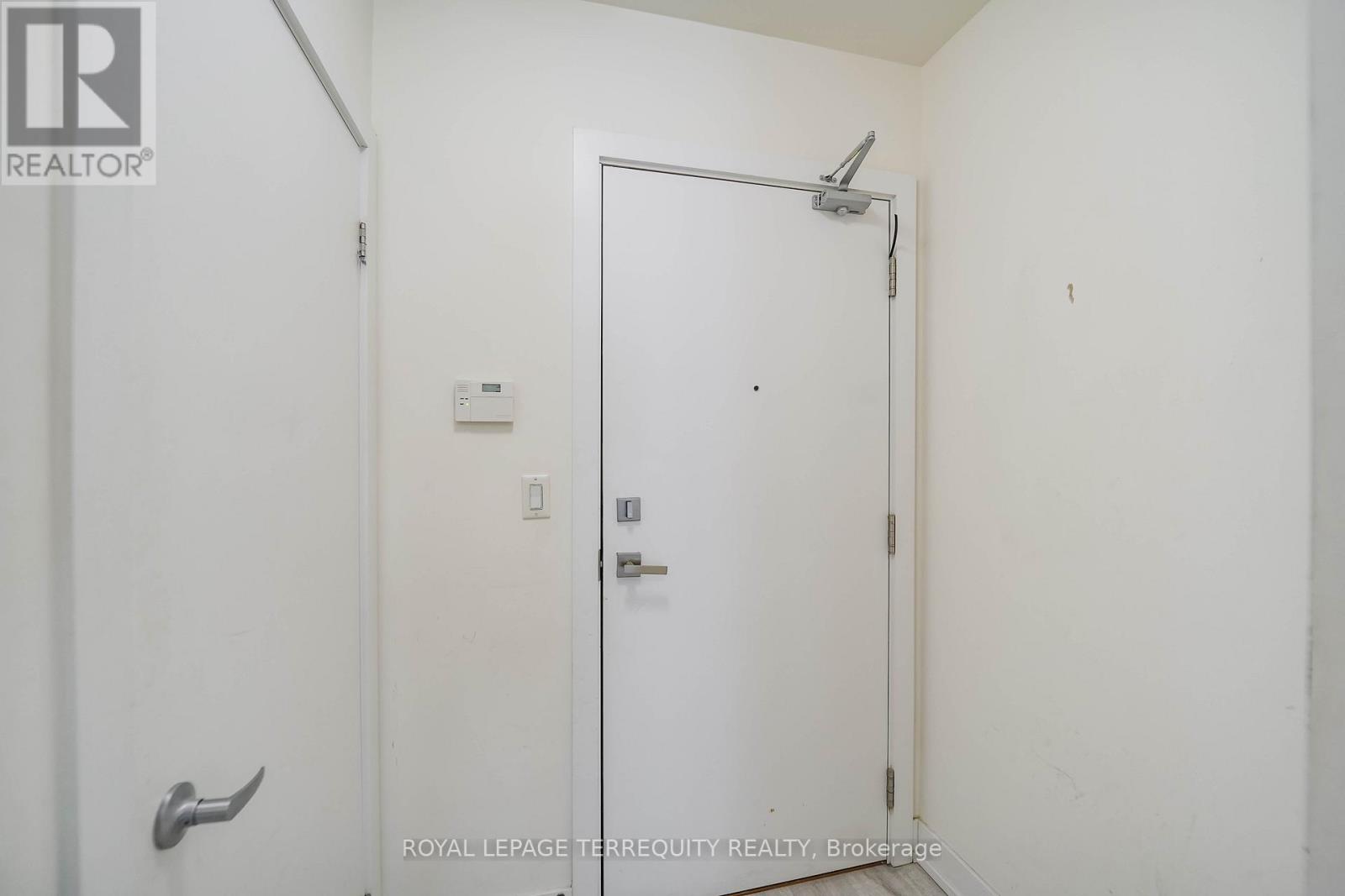 204 - 75 The Donway W, Toronto (Banbury-Don Mills), Ontario  M3C 2E9 - Photo 14 - C13149158