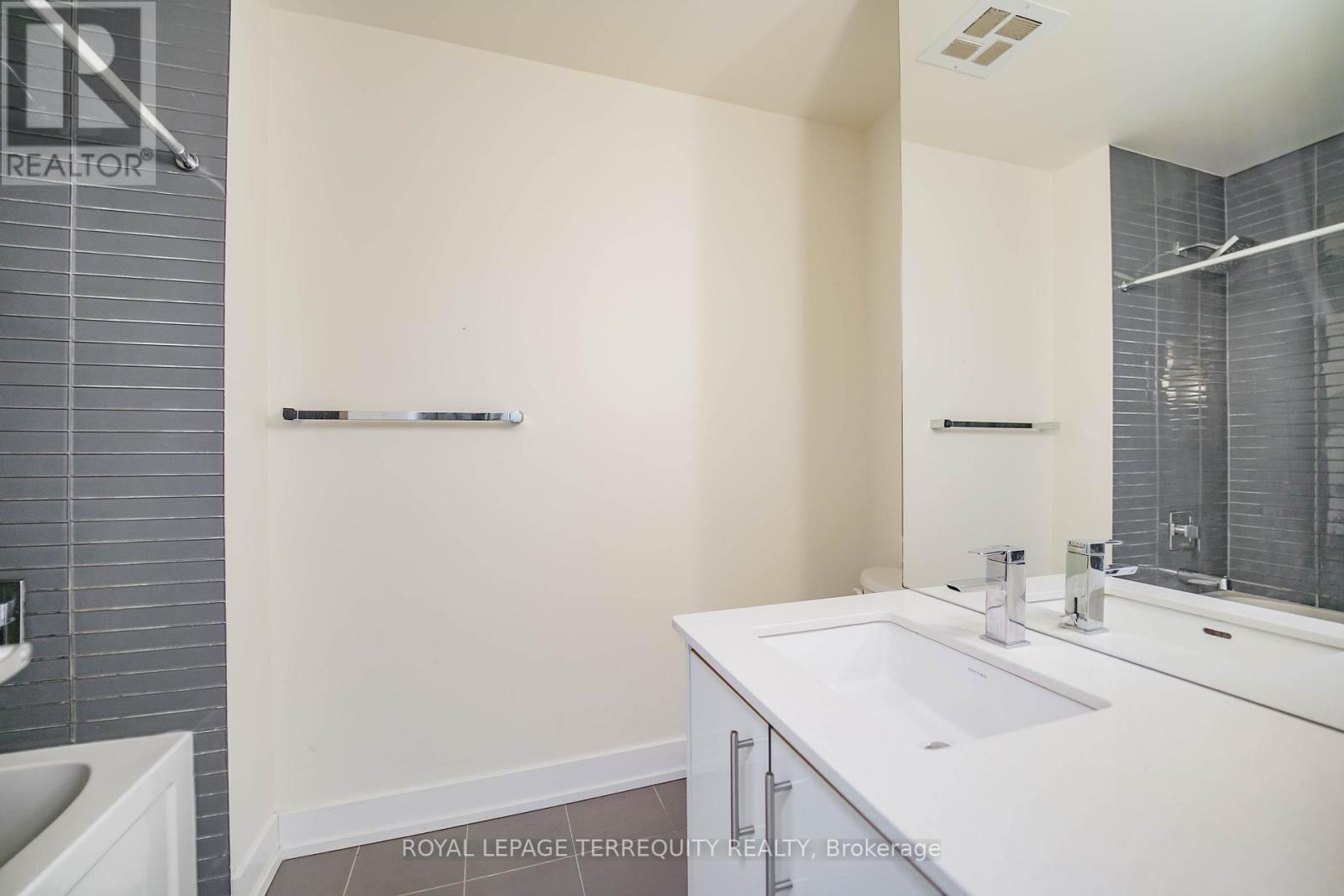 204 - 75 The Donway W, Toronto (Banbury-Don Mills), Ontario  M3C 2E9 - Photo 18 - C13149158