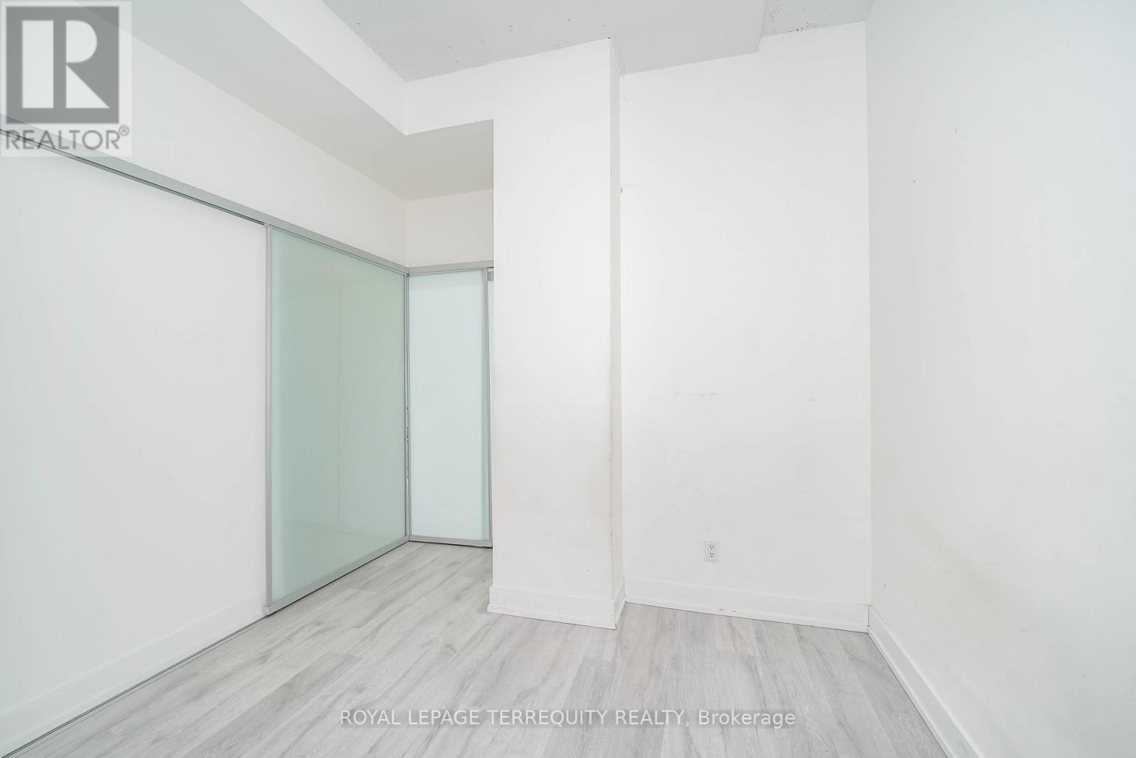 204 - 75 The Donway W, Toronto (Banbury-Don Mills), Ontario  M3C 2E9 - Photo 32 - C13149158