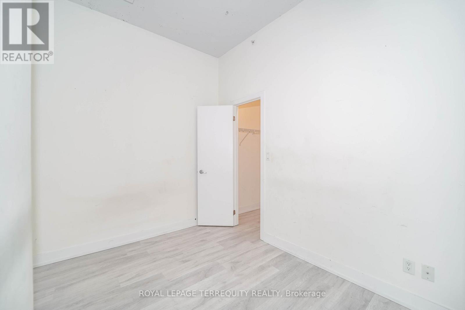 204 - 75 The Donway W, Toronto (Banbury-Don Mills), Ontario  M3C 2E9 - Photo 33 - C13149158