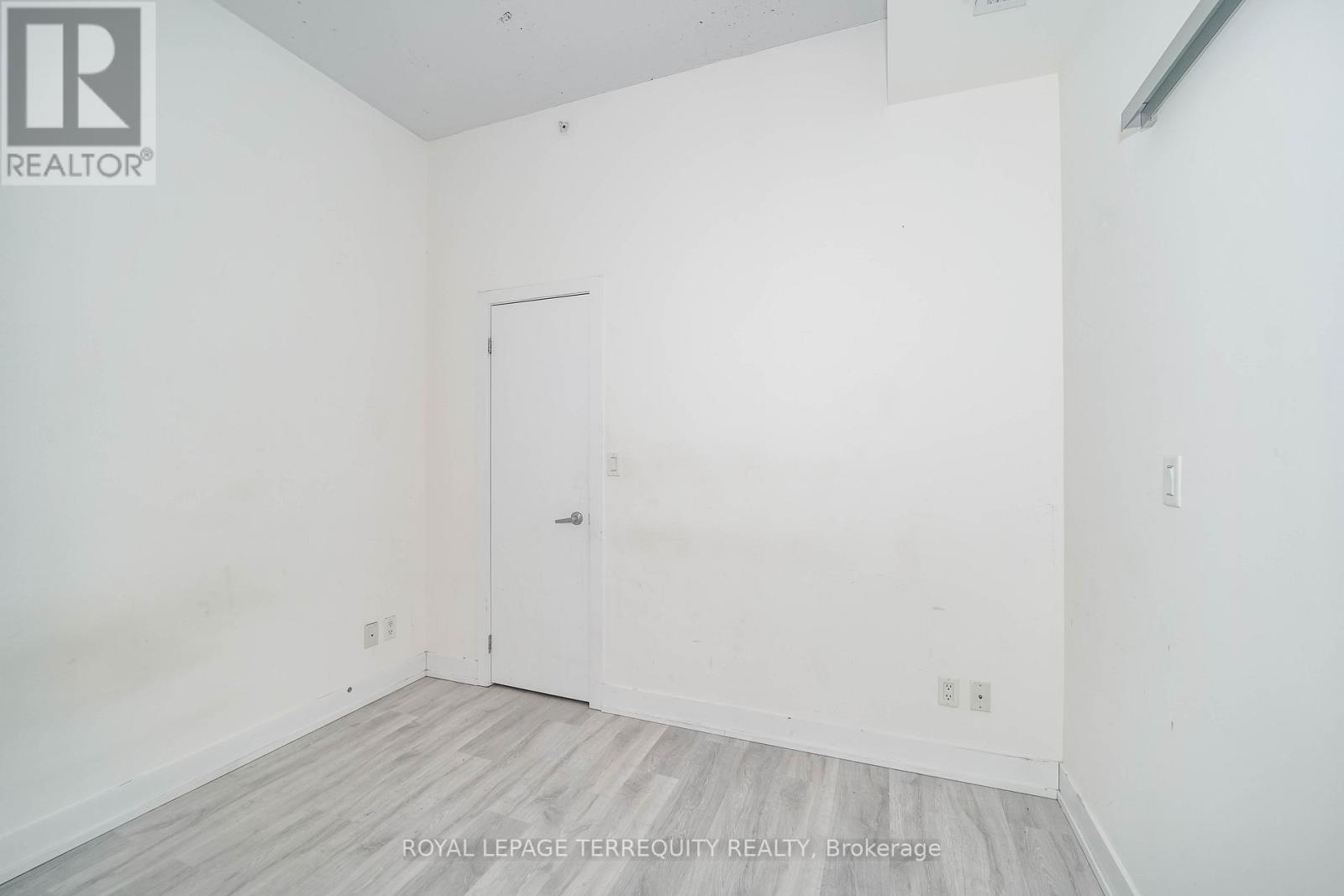 204 - 75 The Donway W, Toronto (Banbury-Don Mills), Ontario  M3C 2E9 - Photo 35 - C13149158