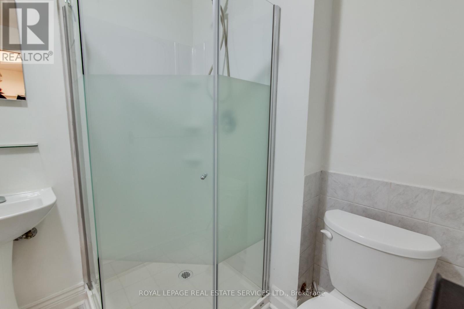 L - 116 Gillard Avenue, Toronto, Ontario  M4J 4N6 - Photo 19 - E13148864