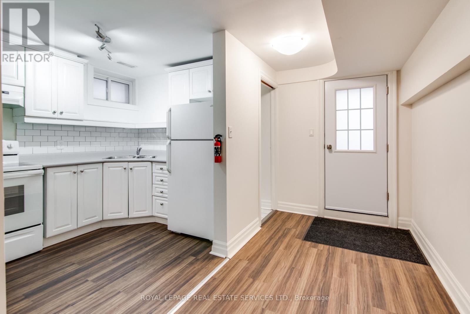 L - 116 Gillard Avenue, Toronto, Ontario  M4J 4N6 - Photo 2 - E13148864