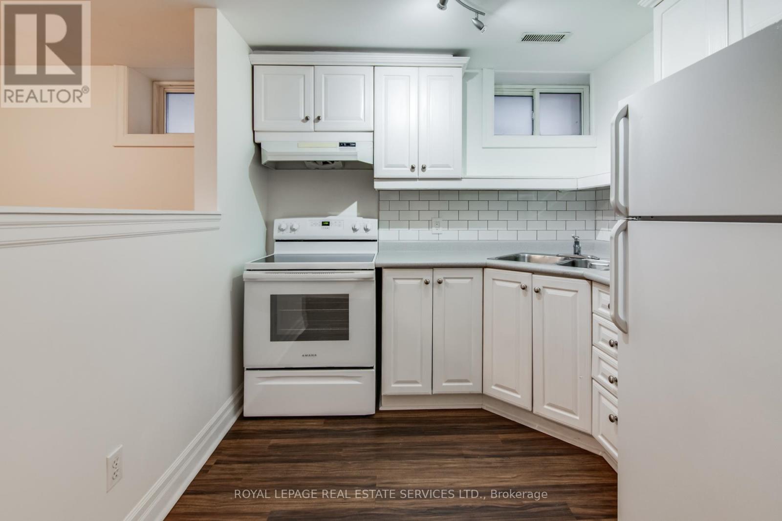L - 116 Gillard Avenue, Toronto, Ontario  M4J 4N6 - Photo 5 - E13148864